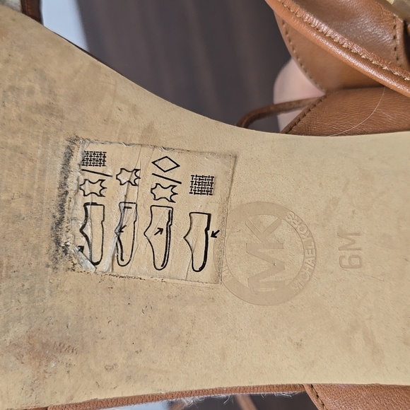 Michael Michael Kors Size 6 Beige and Brown Gladiator Style Flat Sandals - Picture 5 of 7